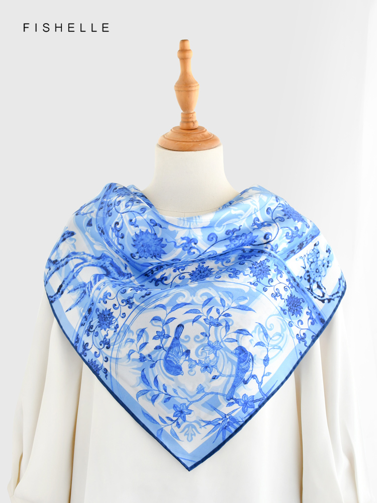Blue flowers birds 100% natura - Silk Scarf Square recension och pris